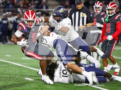 Thumbnail 2 in St. John Bosco vs Mater Dei photogallery.