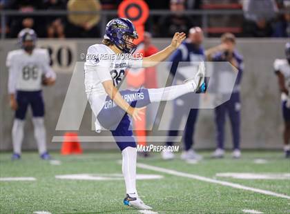 Thumbnail 3 in St. John Bosco vs Mater Dei photogallery.