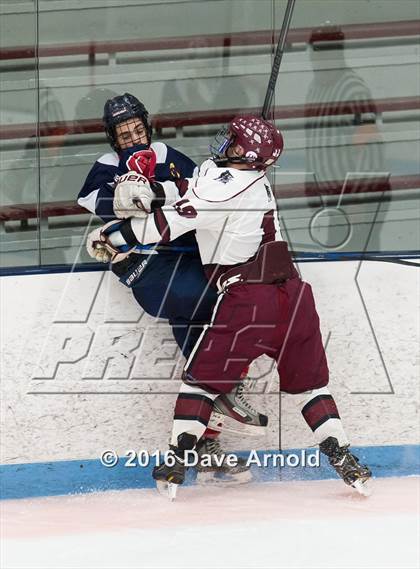 Thumbnail 2 in Gloucester vs. Lincoln-Sudbury (MIAA Division 2 North Semifinal) photogallery.