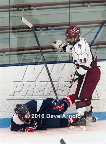 Thumbnail 3 in Gloucester vs. Lincoln-Sudbury (MIAA Division 2 North Semifinal) photogallery.