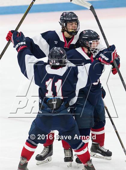 Thumbnail 2 in Gloucester vs. Lincoln-Sudbury (MIAA Division 2 North Semifinal) photogallery.