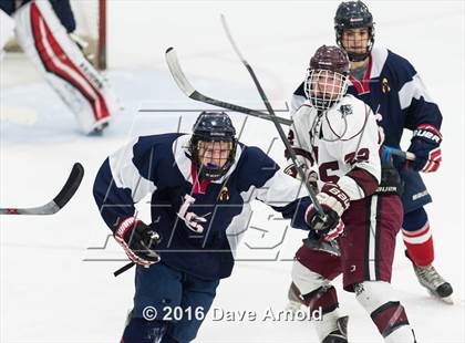 Thumbnail 2 in Gloucester vs. Lincoln-Sudbury (MIAA Division 2 North Semifinal) photogallery.