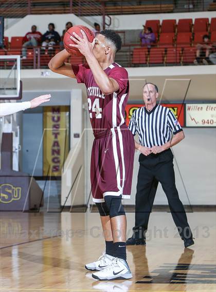 Thumbnail 1 in Lewisville vs. Ranger (Fantasy of Lights Tournament) photogallery.
