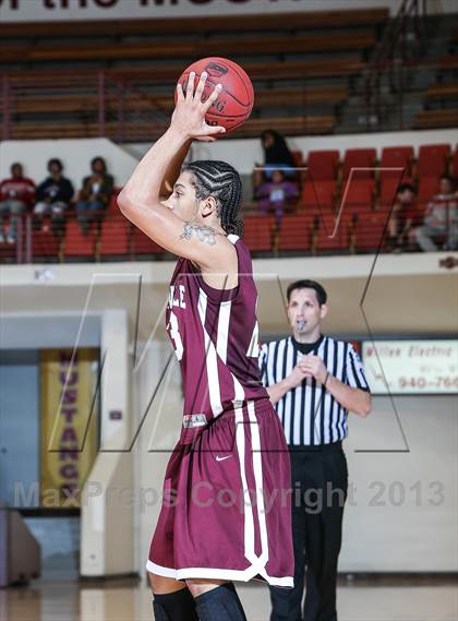 Thumbnail 3 in Lewisville vs. Ranger (Fantasy of Lights Tournament) photogallery.