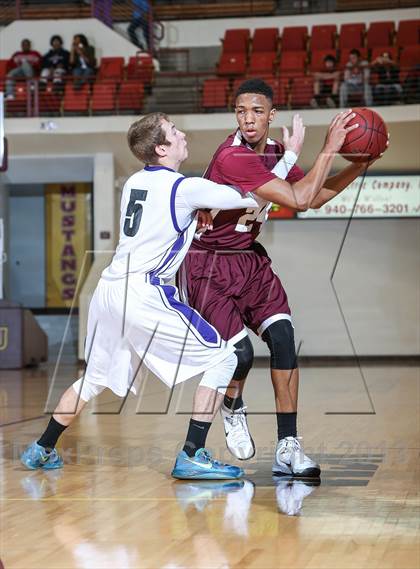 Thumbnail 2 in Lewisville vs. Ranger (Fantasy of Lights Tournament) photogallery.