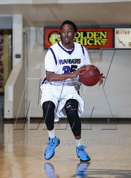 Thumbnail 1 in Lewisville vs. Ranger (Fantasy of Lights Tournament) photogallery.