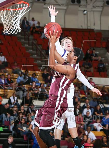 Thumbnail 1 in Lewisville vs. Ranger (Fantasy of Lights Tournament) photogallery.