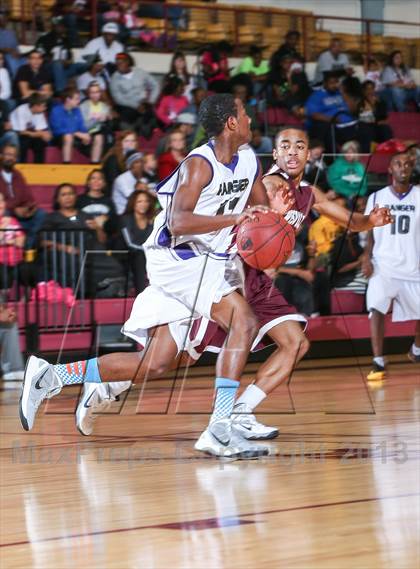 Thumbnail 2 in Lewisville vs. Ranger (Fantasy of Lights Tournament) photogallery.