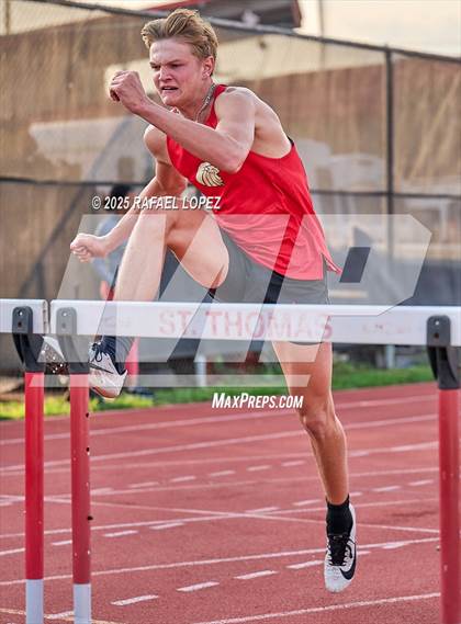 Thumbnail 1 in Eagle No Tax Relays (110 Hurdles) photogallery.