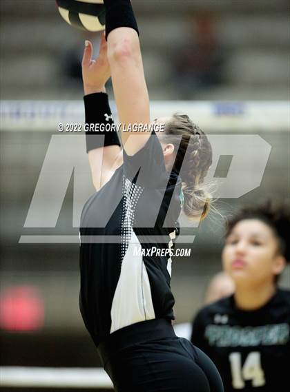Thumbnail 2 in Keller vs. Prosper (UIL 6A Regional Finals) photogallery.