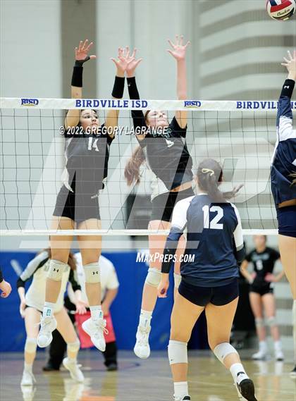 Thumbnail 1 in Keller vs. Prosper (UIL 6A Regional Finals) photogallery.