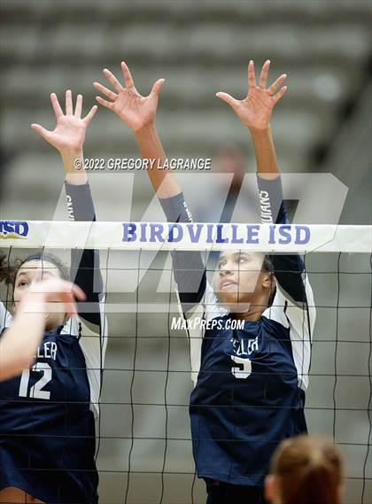 Thumbnail 1 in Keller vs. Prosper (UIL 6A Regional Finals) photogallery.