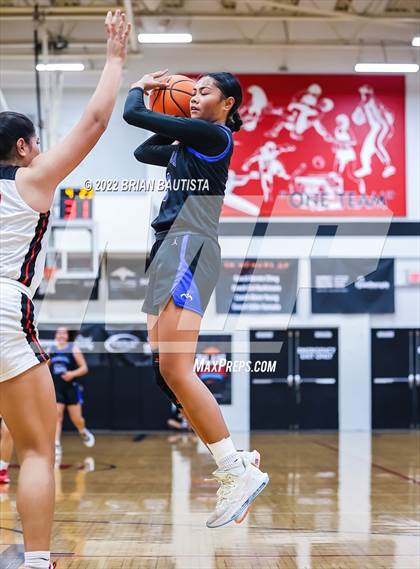 Thumbnail 3 in 'Iolani vs Moanalua (Iolani Classic Honolulu - Day 1) photogallery.