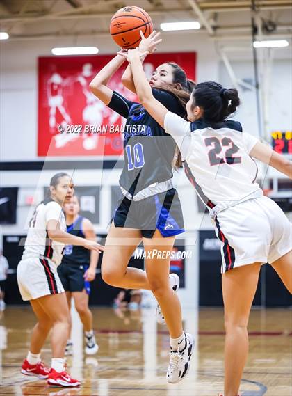Thumbnail 3 in 'Iolani vs Moanalua (Iolani Classic Honolulu - Day 1) photogallery.