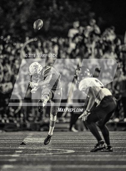 Thumbnail 3 in Servite @ JSerra Catholic photogallery.