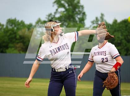 Thumbnail 2 in DeSoto Central @ Lewisburg (MHSAA 7A 2nd Round) photogallery.