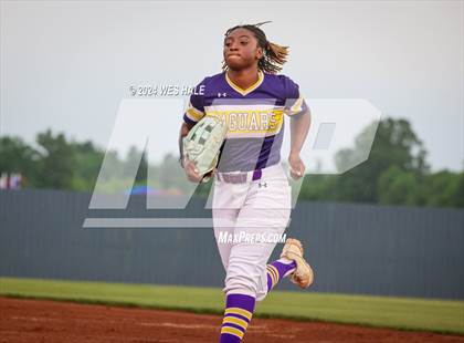 Thumbnail 2 in DeSoto Central @ Lewisburg (MHSAA 7A 2nd Round) photogallery.