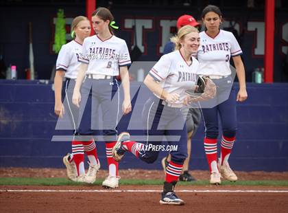 Thumbnail 3 in DeSoto Central @ Lewisburg (MHSAA 7A 2nd Round) photogallery.