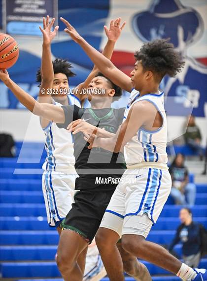 Thumbnail 2 in Barbers Hill vs FB Hightower (McDonald's Texas Invitational) photogallery.
