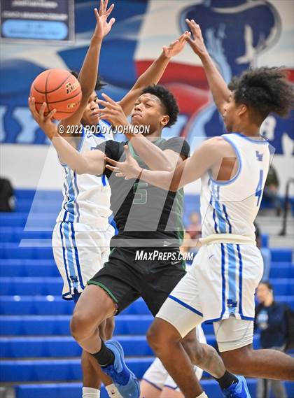 Thumbnail 1 in Barbers Hill vs FB Hightower (McDonald's Texas Invitational) photogallery.