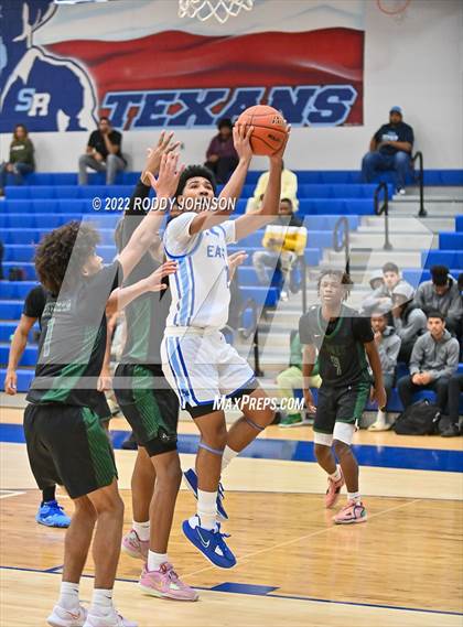 Thumbnail 2 in Barbers Hill vs FB Hightower (McDonald's Texas Invitational) photogallery.