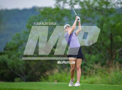 Thumbnail 1 in UIL 1A Girls Golf Finals photogallery.