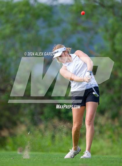 Thumbnail 3 in UIL 1A Girls Golf Finals photogallery.