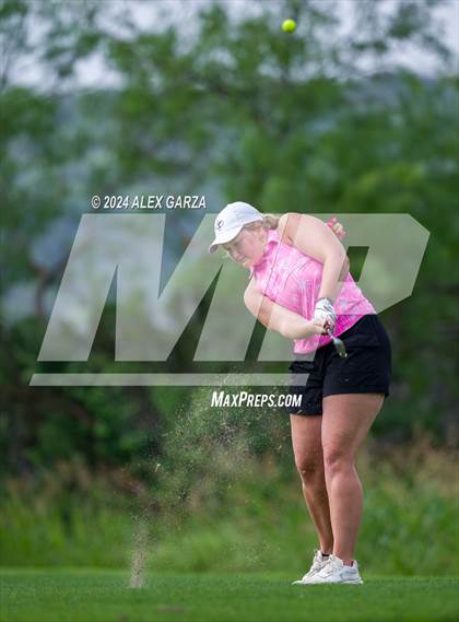 Thumbnail 1 in UIL 1A Girls Golf Finals photogallery.