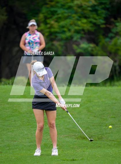 Thumbnail 2 in UIL 1A Girls Golf Finals photogallery.