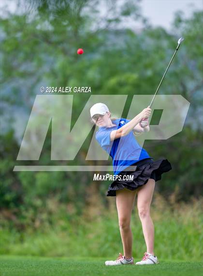 Thumbnail 1 in UIL 1A Girls Golf Finals photogallery.