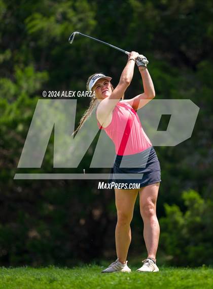 Thumbnail 1 in UIL 1A Girls Golf Finals photogallery.