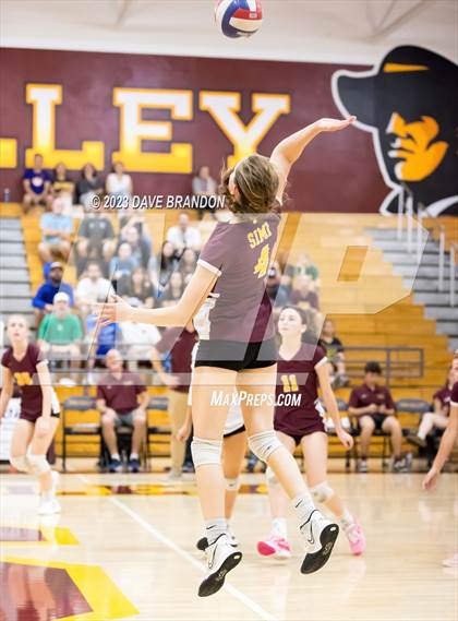 Thumbnail 1 in Royal @ Simi Valley photogallery.