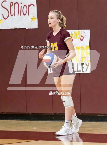 Thumbnail 1 in Royal @ Simi Valley photogallery.
