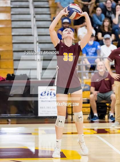 Thumbnail 2 in Royal @ Simi Valley photogallery.