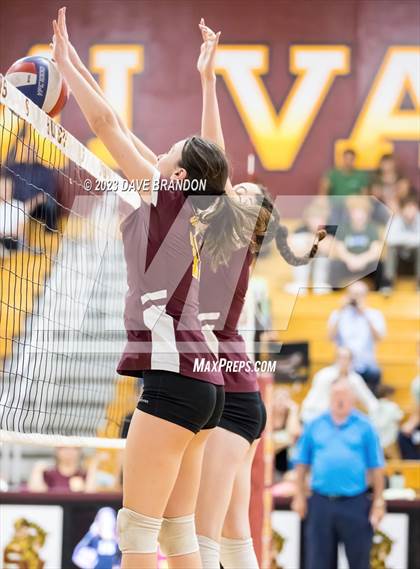 Thumbnail 3 in Royal @ Simi Valley photogallery.