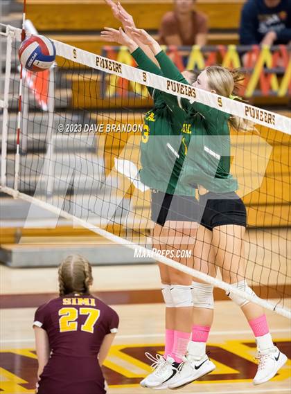 Thumbnail 3 in Royal @ Simi Valley photogallery.