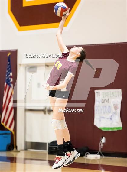 Thumbnail 1 in Royal @ Simi Valley photogallery.
