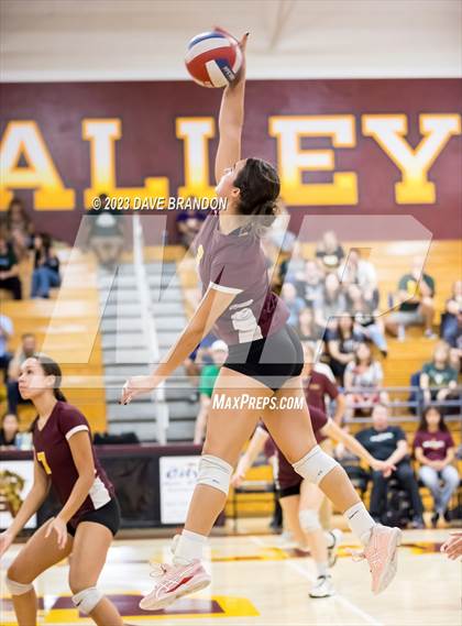 Thumbnail 1 in Royal @ Simi Valley photogallery.