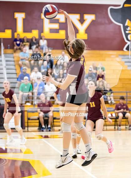 Thumbnail 2 in Royal @ Simi Valley photogallery.
