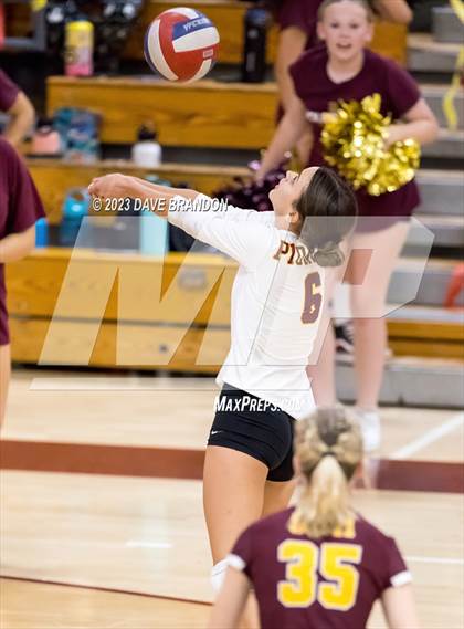 Thumbnail 2 in Royal @ Simi Valley photogallery.
