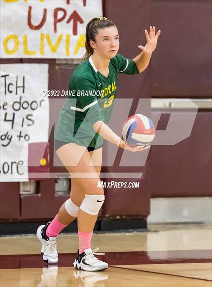Thumbnail 3 in Royal @ Simi Valley photogallery.