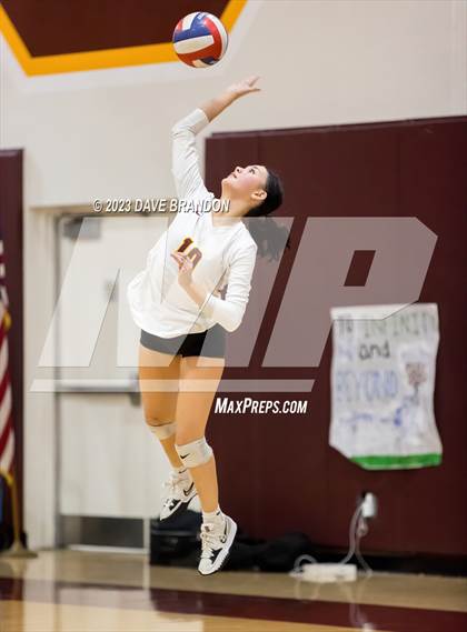 Thumbnail 2 in Royal @ Simi Valley photogallery.