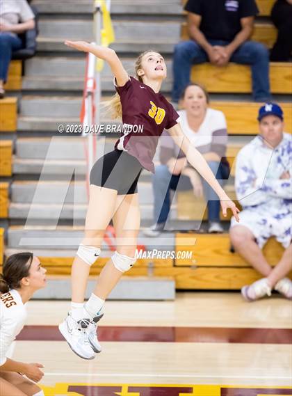 Thumbnail 2 in Royal @ Simi Valley photogallery.