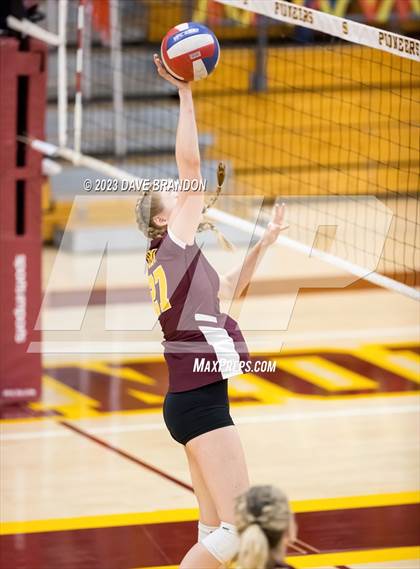 Thumbnail 2 in Royal @ Simi Valley photogallery.