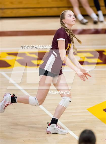 Thumbnail 2 in Royal @ Simi Valley photogallery.