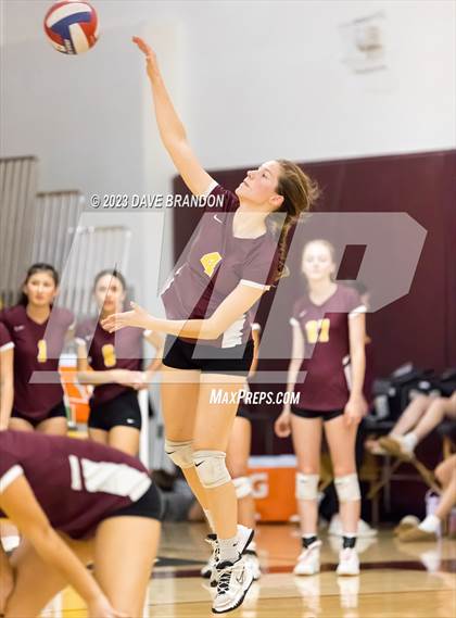 Thumbnail 1 in Royal @ Simi Valley photogallery.