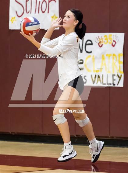 Thumbnail 3 in Royal @ Simi Valley photogallery.