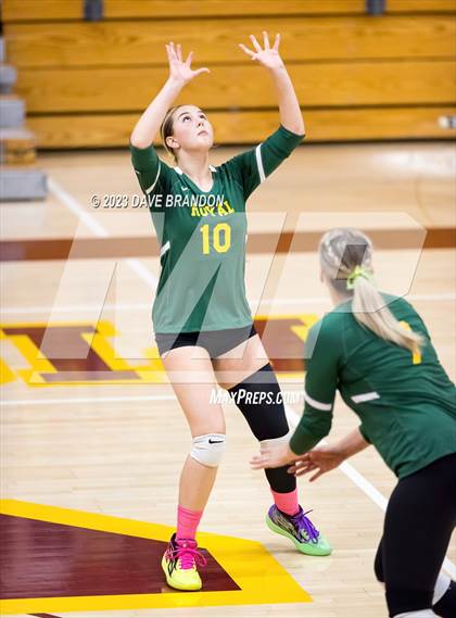 Thumbnail 1 in Royal @ Simi Valley photogallery.