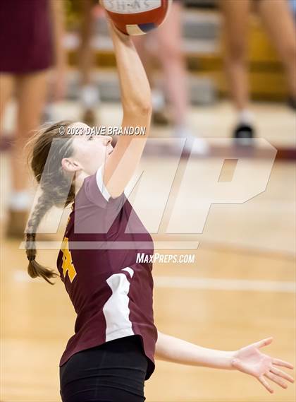 Thumbnail 2 in Royal @ Simi Valley photogallery.