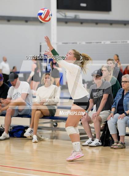 Thumbnail 2 in Sacred Heart Prep vs. Fossil Ridge (Nike Tournament of Champions – Southwest) photogallery.